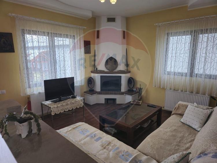 CASA SPATIOASA SI PRIMITOARE IN CENTRUL ORASULUI  AVRIG JUD,  SIBIU - 23