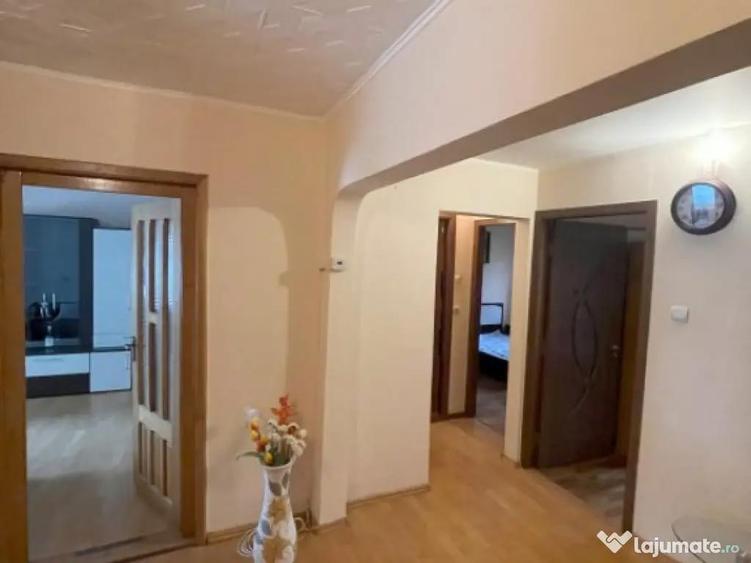 Apartament de vanzare, cu 3 camere decomandat, 68 mp, parter - 5