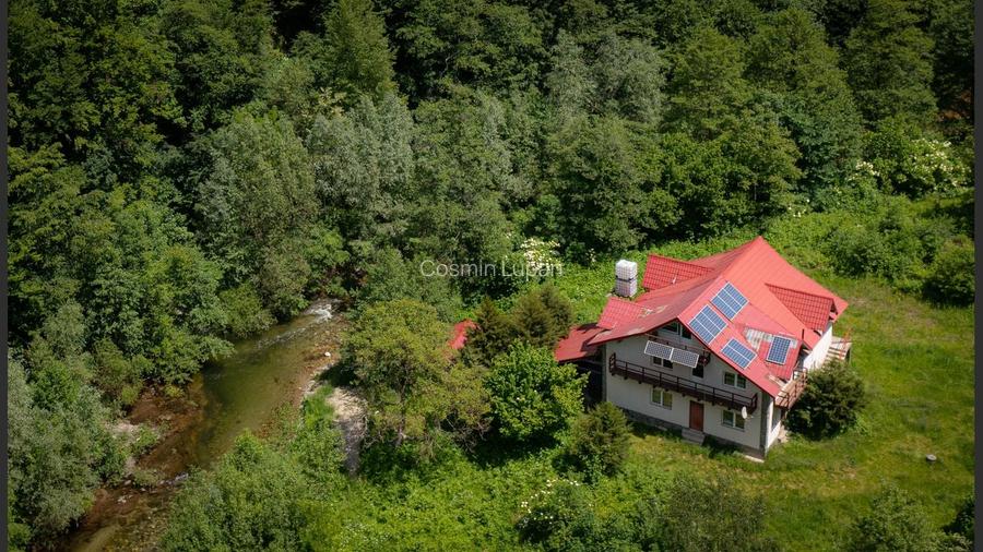 Casa de vacanta perfecta pe malul Cernei