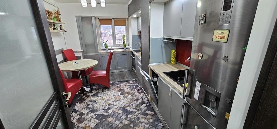 Inchiriez apartament 3 cam cf 1 decomandat ,Central - 2