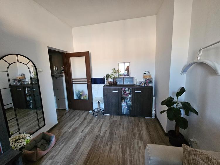 Apartament 2 camere, decomandat, etaj 2 din 2, cu pod, zona Aeroport, comision 0 - 4
