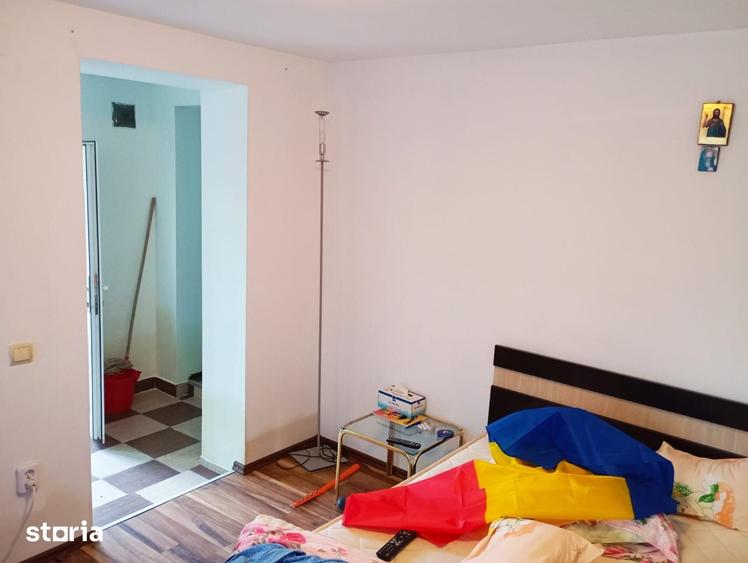 Casă cu 3 camere cu Teren 3000 Mp în Central