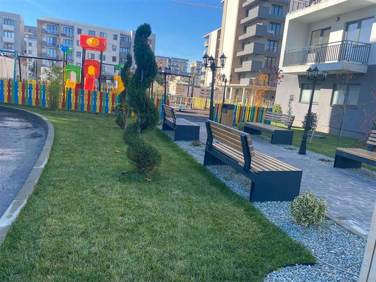 Apartament cu 2 camere decomandat în Tractorul