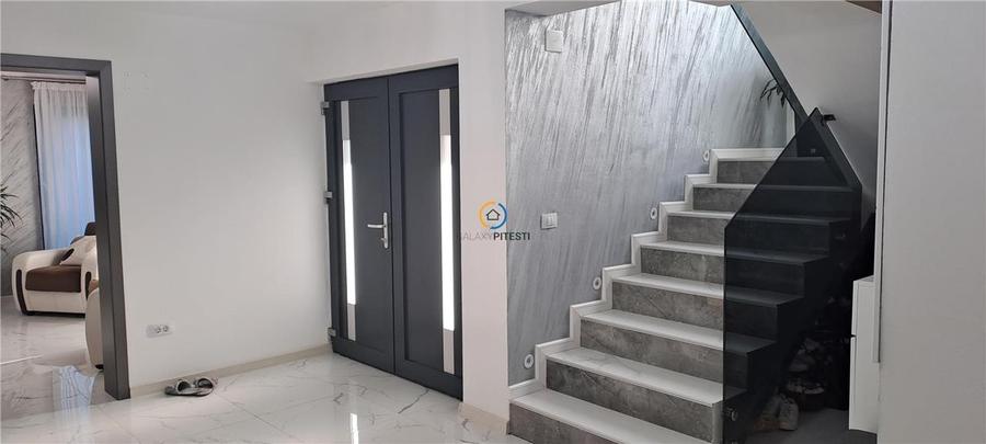 Casă individuală cu 5 camere cu Teren 700 Mp în Lăbușești