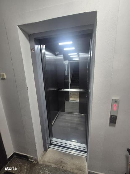 Apartament cu 3 camere decomandat în Exterior Vest
