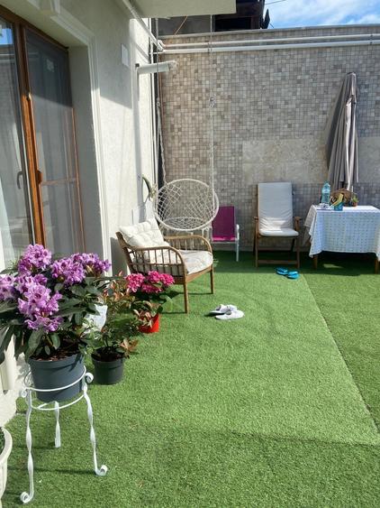 Apartament cu 3 camere semidecomandat în Giulești