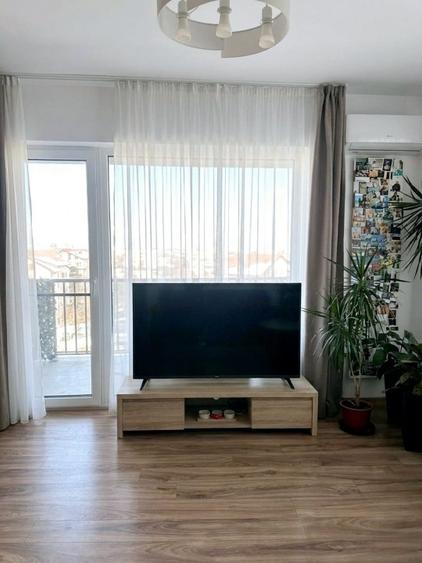 Apartament cu 3 camere semidecomandat, mobilat în Bună Ziua