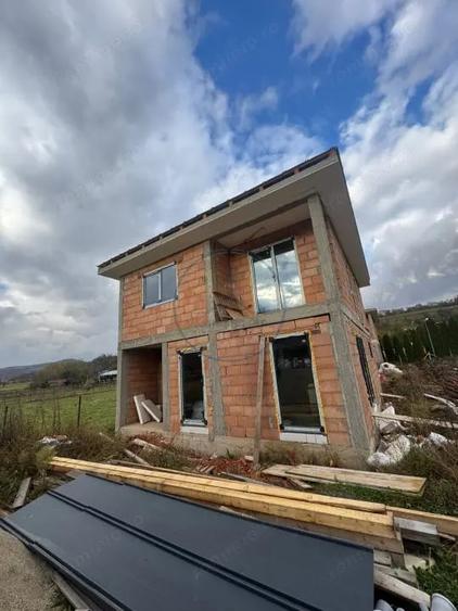 Casă cu 4 camere cu Teren 350 Mp în Central