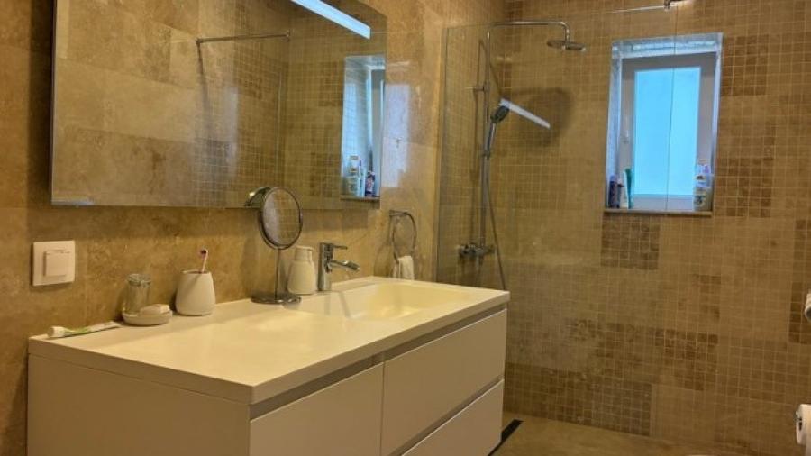 Casă individuală cu 7 camere cu Canalizare în Băneasa