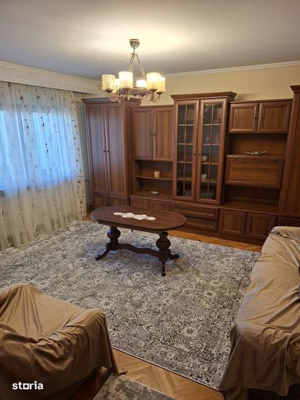 Apartament cu 3 camere decomandat, mobilat în Teilor