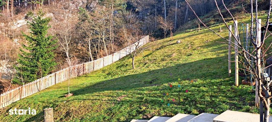 Teren de 1725 mp, în Central