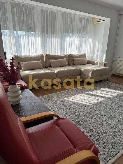 Apartament cu 3 camere semidecomandat, mobilat în Apusului
