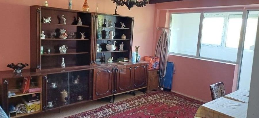 Apartament cu 3 camere decomandat în Viziru 1