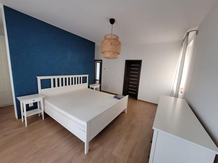 Casă individuală cu 8 camere cu Canalizare în Șelimbăr