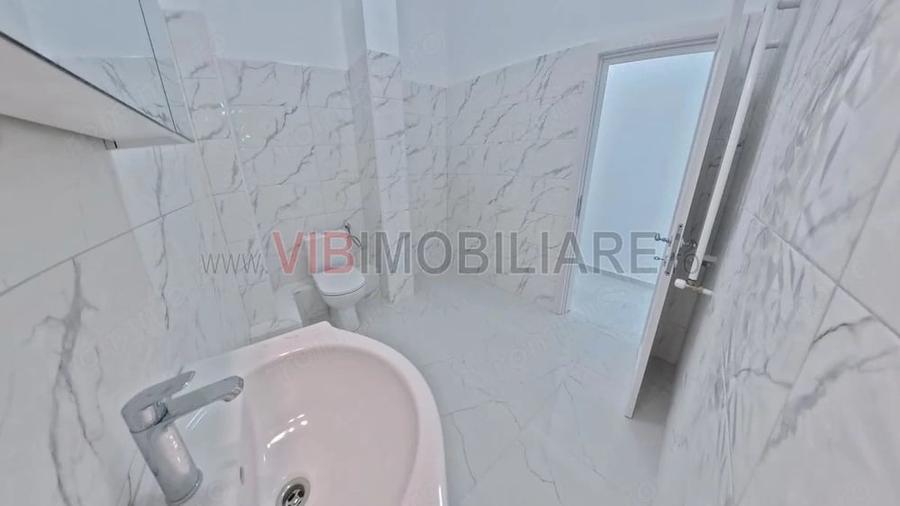 Apartament cu 5 camere decomandat în Viilor