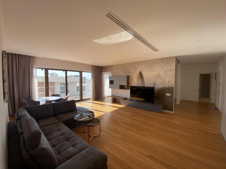 Apartament cu 3 camere decomandat, mobilat în Nordului