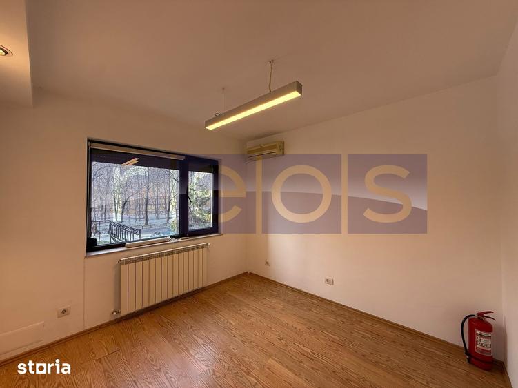Casă cu 7 camere decomandat cu Teren 200 Mp în Floreasca