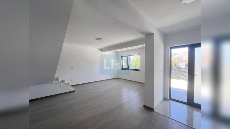 Casă cu 3 camere cu Teren 462 Mp în Ciurbești