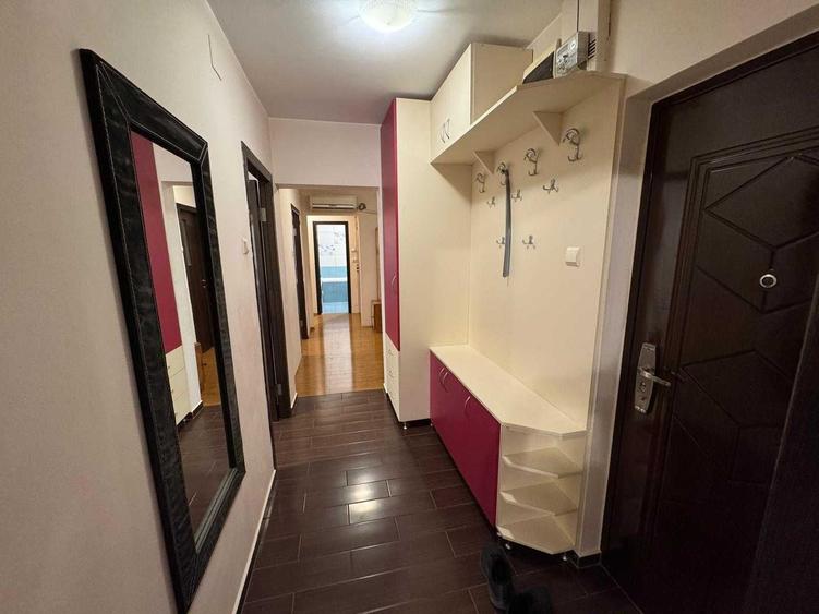 Apartament cu 3 camere decomandat în Vitan