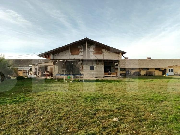 Casă individuală cu 4 camere cu Canalizare în Exterior Est