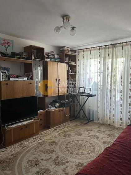 Apartament cu 3 camere semidecomandat, mobilat în Păcurari
