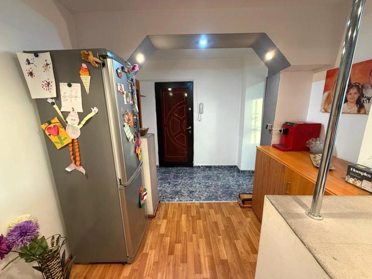 Apartament cu 4 camere decomandat, mobilat în Tolstoi
