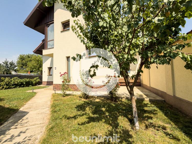 Casă individuală cu 5 camere cu Canalizare în Trei Stejari