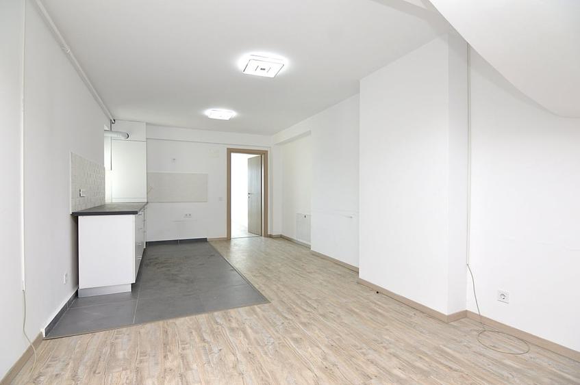 Apartament cu 5 camere decomandat, mobilat în Unirii