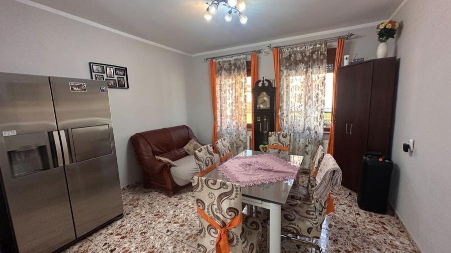 Casă cu 4 camere cu Teren 250 Mp în Lazaret