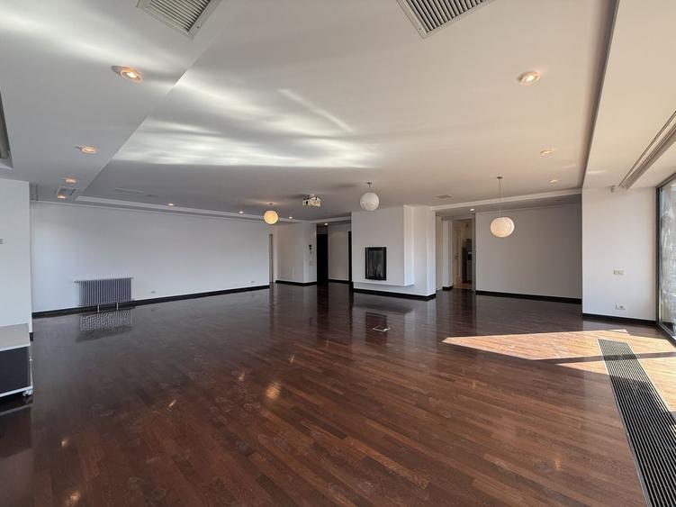 Apartament cu 4 camere decomandat în Dorobanți