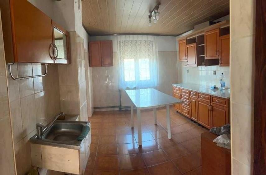 Casă cu 4 camere în Vladimirescu