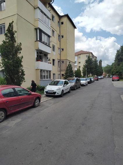 Apartament cu 4 camere semidecomandat în Central