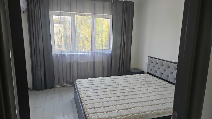 Apartament cu 3 camere decomandat în Micro 15