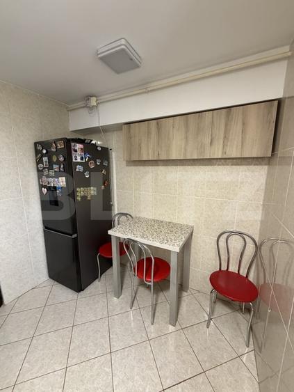 Apartament cu 3 camere decomandat, mobilat în Piața Centrală