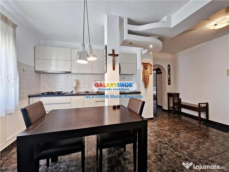Apartament cu 3 camere decomandat în Panduri