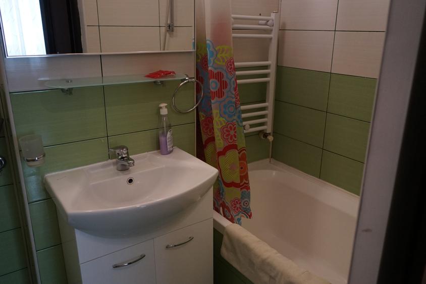 Piata Revolutiei, 2 camere, etaj 7, mobilat complet, bloc solid termoizolat - 6