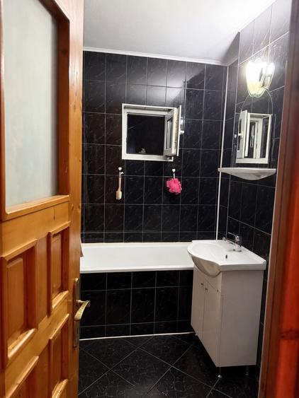 Apartament cu 3 camere decomandat în Exterior Vest