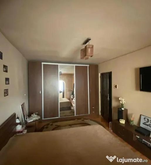 Apartament cu 3 camere decomandat în 1 Mai