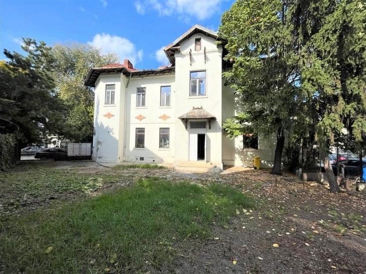 Casă cu 6 camere cu Teren 365 Mp în Dorobanți