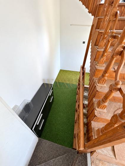 Casă individuală cu 6 camere cu Teren 265 Mp în Central