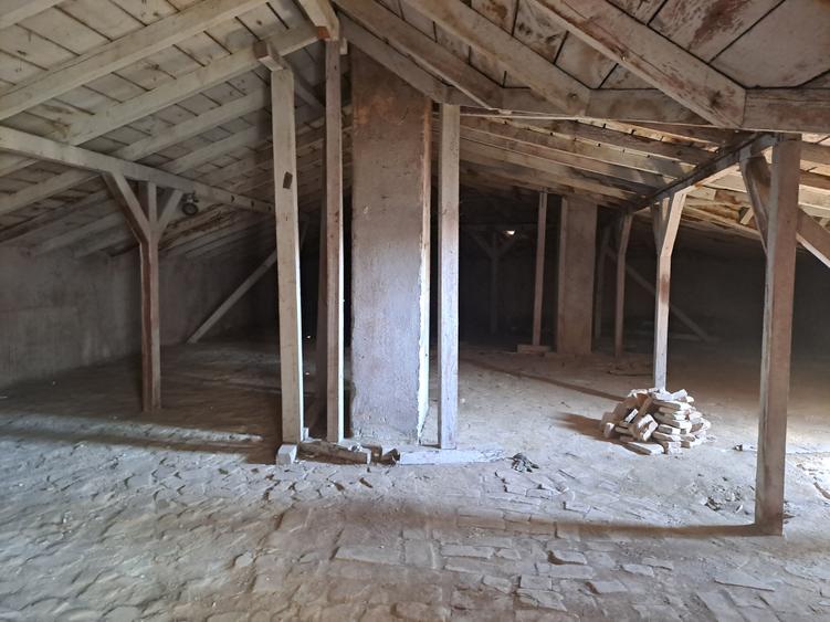 Unirii-Cartierul Evreiesc, singur curte, dubla deschidere, libera - 4