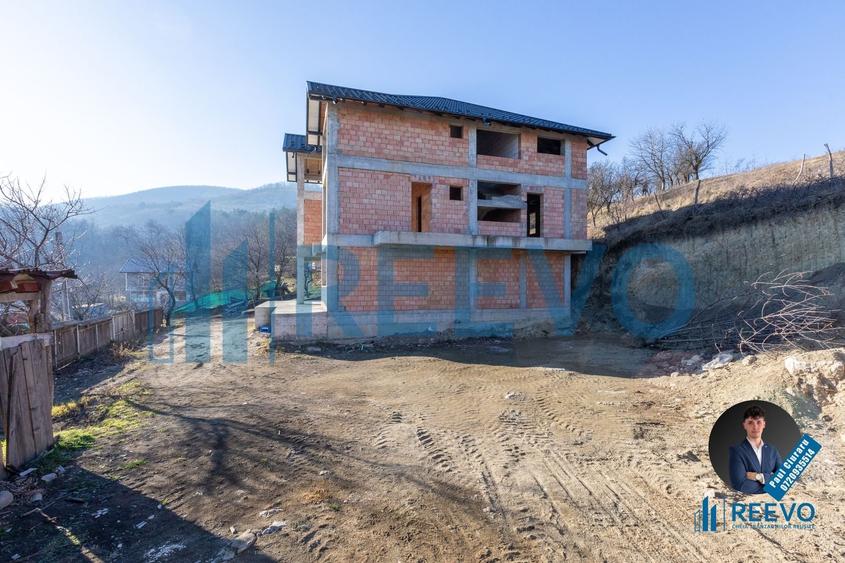 Pensiune/Vilă la roșu P+E+M în Sărata - 6