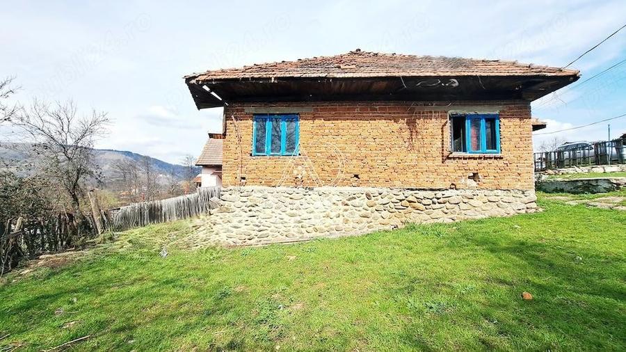 Casa de vanzare in Baia de Fier zona turistica deosebita - 3