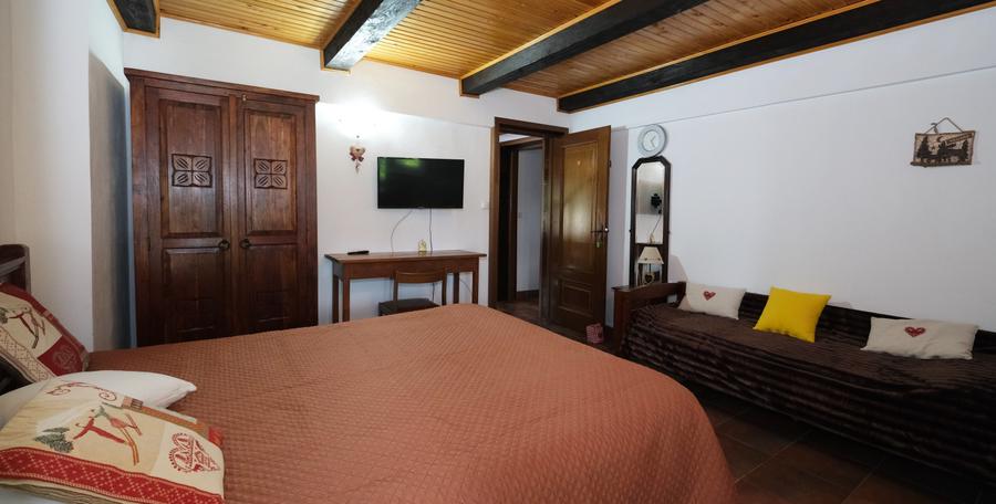 Vanzare 2 vile noi, mari superbe si 1905 mp teren la munte in Cheia Prahova - 8