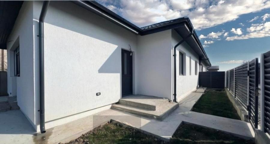 Domnesti, casa parter cu placa beton 130 000 € - 4
