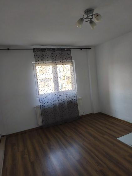 Garsoniera zona Tractoru - 1