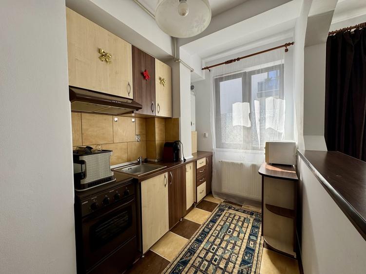 Apartament cu 3 camere decomandat, mobilat în Florești