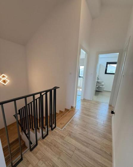 Casa spa?ioasa de inchiriat / vanzare in Complex Lizie - 8