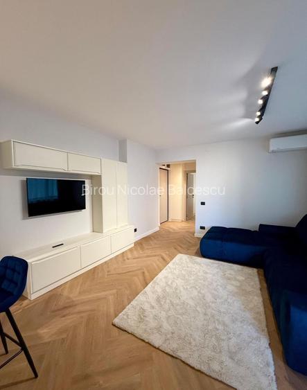 Apartament 2 camere Lux+Loc de parcare in Bloc Nou zona Damaroaia
