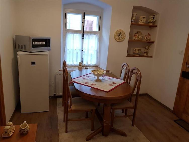 Oportunitate Imobiliara ?n Inima Sibiului: Apartament Clasic cu 2 Camere - 9